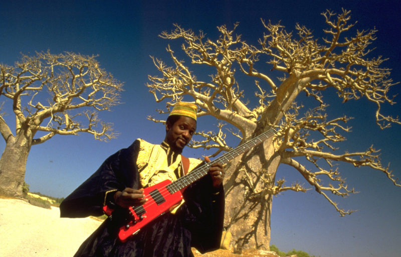 Afrique — Ismael Lô.
Dakar-1986
 — Pierre René-Worms Photographe