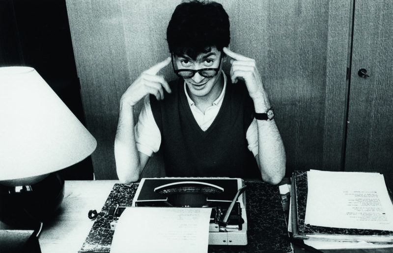 Étienne Daho — Etienne chez sa mère tapant les textes des chansons de son premier album « Mythomane ».
Rennes 1980
 — Pierre René-Worms Photographe