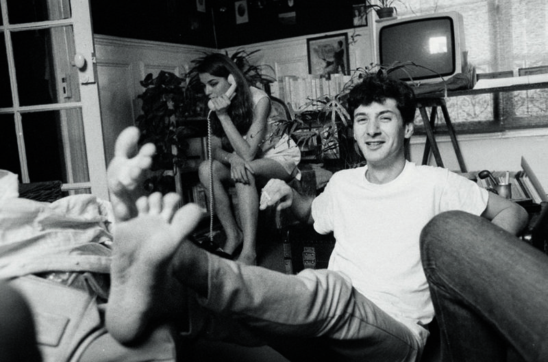 Étienne Daho — Etienne et Elli au téléphone, chez Sylvie Coma.
Paris -août 1981
 — Pierre René-Worms Photographe