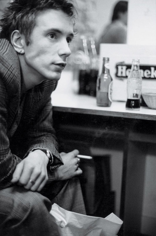New Wave — Johnny Lydon ex-Rotten.
Paris loges du Palace 1981
 — Pierre René-Worms Photographe
